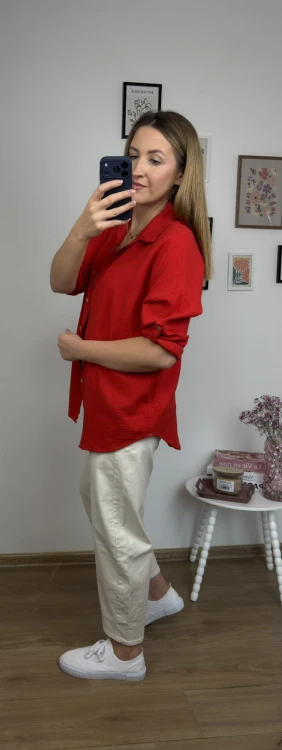 Koszula muślinowa oversize czerwona bok