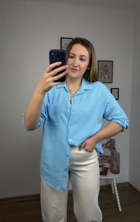 Błękitna koszula AMORA damska casual outfit