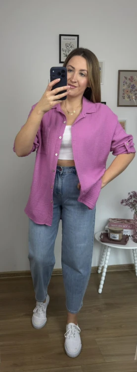 Jagodowa koszula muślinowa oversize AMORA stylizacja casual