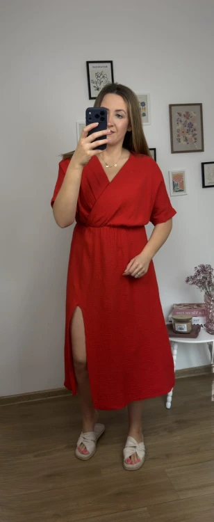 Czerwona sukienka muślinowa SUMMER z rozcięciem
