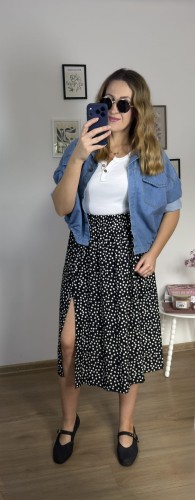 Spódnica midi AURELIA black dots przód stylizacja