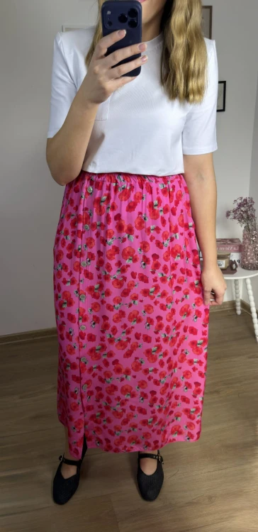 zwiewna spódnica damska różowa w kwiaty