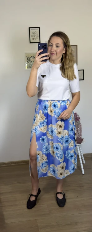 Zwiewna spódnica damska AURELIA w niebieskie kwiaty