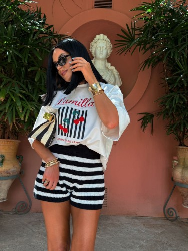T-shirt damski La Milla biały oversize z aplikacją wiśni