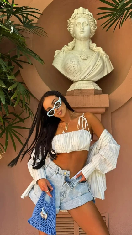 Szorty La Milla jasny jeans damskie z ozdobnymi złotymi guzikami