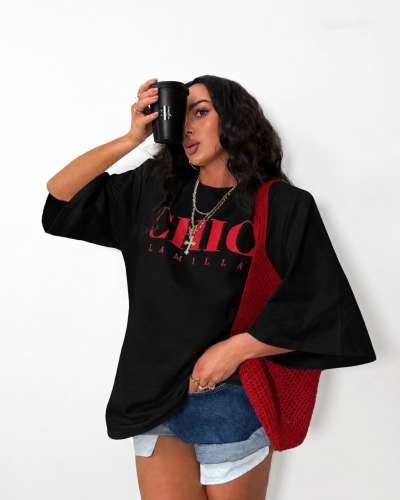 Bawełniany t-shirt CHIC La Milla czarny z poduszkami na ramionach
