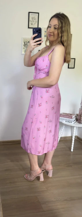 Zwiewna sukienka midi różowa w kwiatuszki LUNERA
