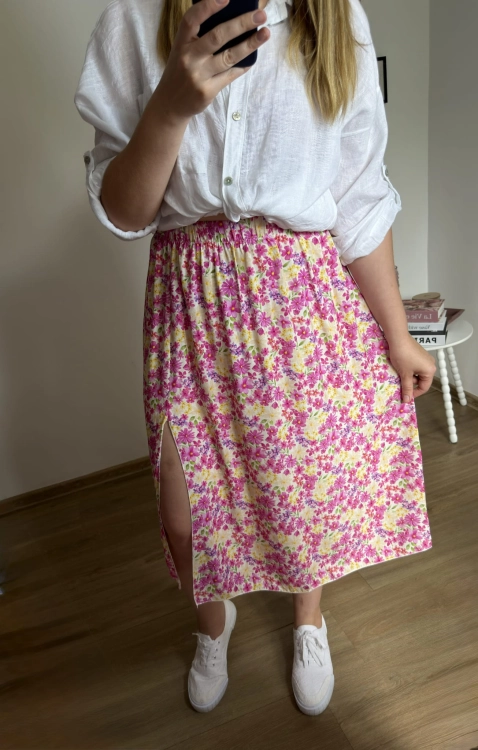 Kobieca spódnica midi w różowy kwiatowy print