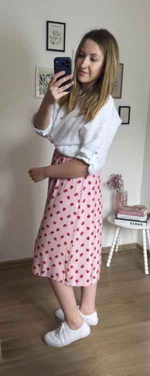 Pudrowo różowa spódnica midi 100% wiskoza widok bok