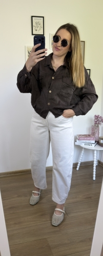 Bomberka lniana CITY LINO czekoladowa stylizacja na modelce widok całej sylwetki