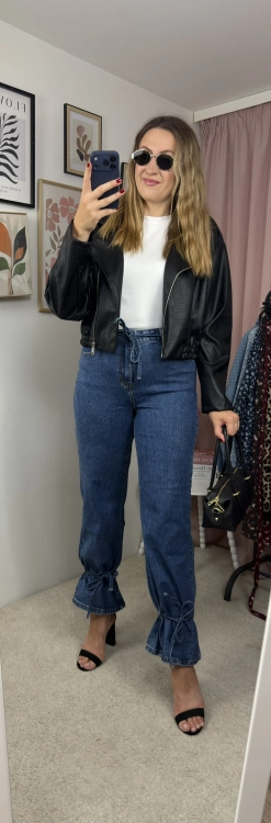 Jeansy Wide Leg z wiązaniem u dołu MILAS – ciemny jeans, stylizacja z torebką XS