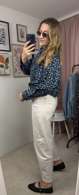 Koszula jeansowa FLORENCE WIYA granatowa – stylizacja z boku