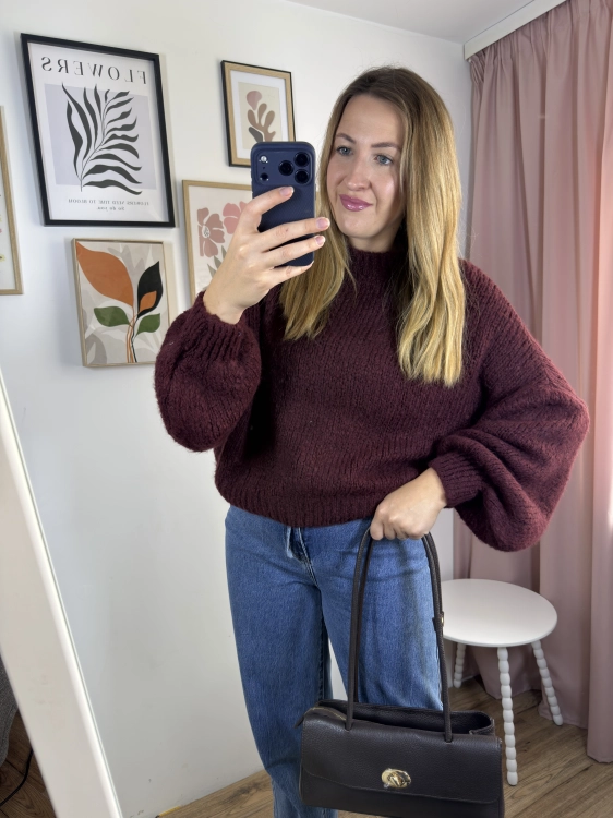 Puszysty sweter damski CLOUDY Chmurka w kolorze burgundowym