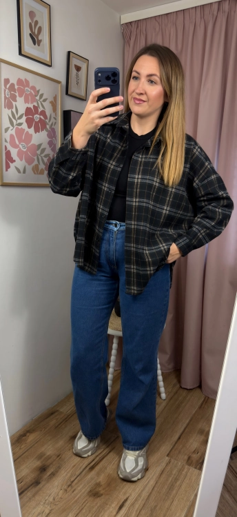 Czarna koszula flanelowa Azara w beżową kratę fason oversize