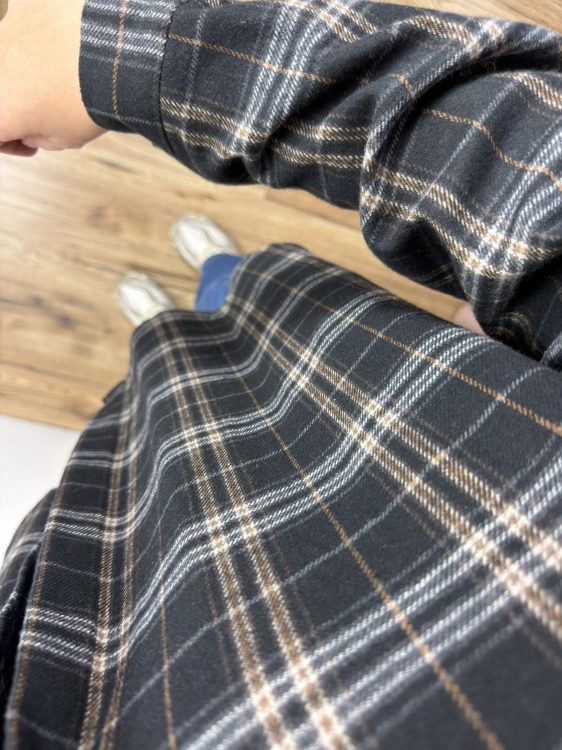 detal koszuli oversize flanelowej Azara