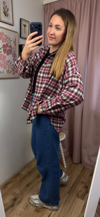 Koszula flanelowa Azara VIVA w kratę na modelce