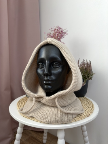 Beżowa balaclava FOCUS – dzianinowa kominiarka damska
