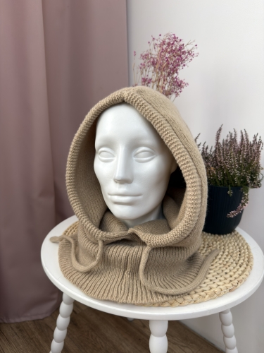 Karmelowa balaclava FOCUS – dzianinowa kominiarka damska