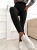 Legginsy narciarki Azara – stylizacja z białymi sneakersami