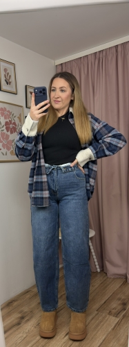 Jeansy Balloon Laulia – zbliżenie na denim i asymetryczne wywinięcie pasa