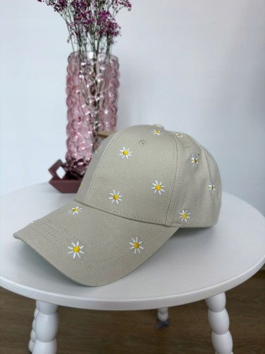Bawełniana czapka damska z daszkiem beżowa haftowane stokrotki regulowana