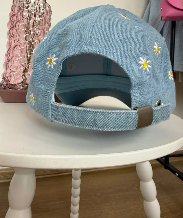 Bawełniana czapka damska z daszkiem niebieska haft stokrotki regulowana
