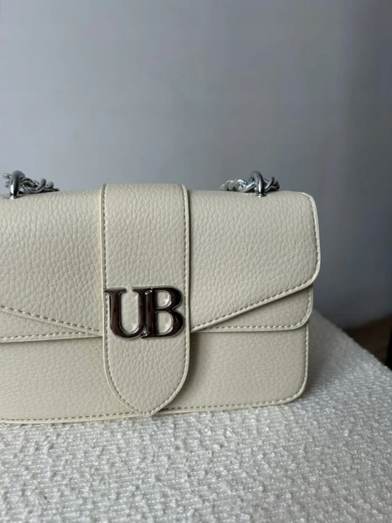 Beżowa mała torebka na ramię ze srebrnym łańcuszkiem Unibella