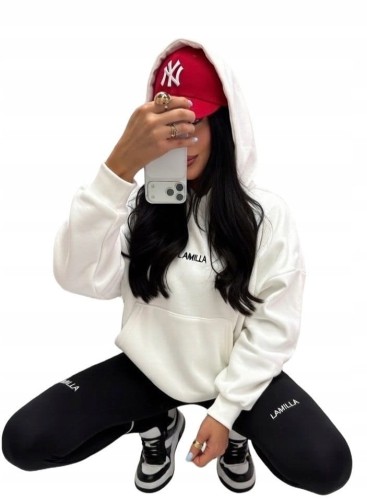 Biała bluza oversize z haftem Lamilla bawełniana luźna kangurka La Milla