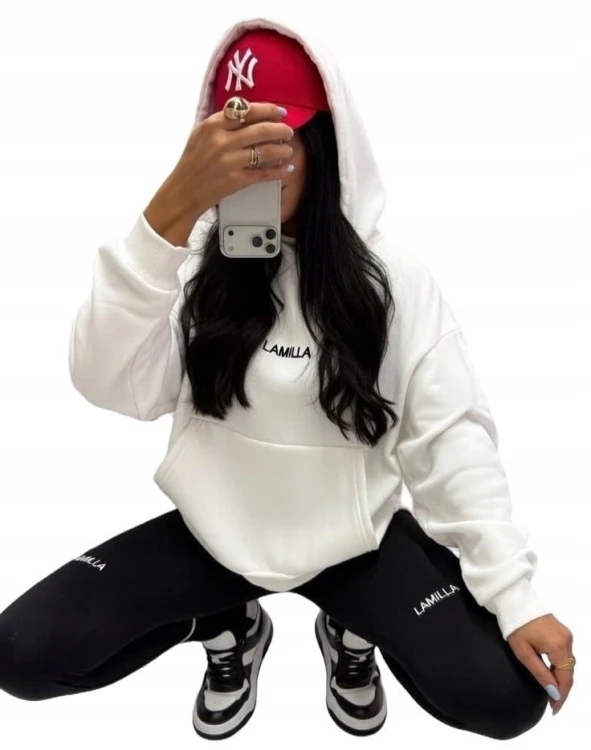 Biała bluza oversize z haftem Lamilla bawełniana luźna kangurka La Milla