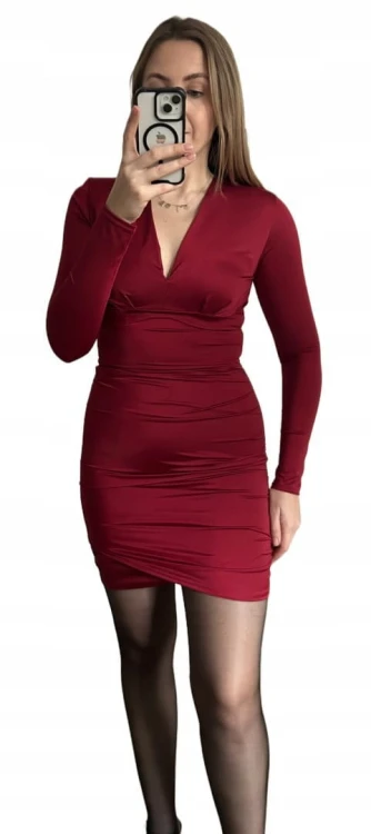 Bordowa koktajlowa krótka dopasowana sukienka marszczenia dekolt V- VELLA V