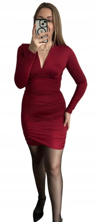 Bordowa koktajlowa krótka dopasowana sukienka marszczenia dekolt V- VELLA V