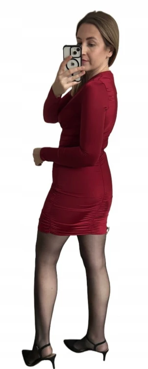 Bordowa koktajlowa krótka dopasowana sukienka marszczenia dekolt V- VELLA V