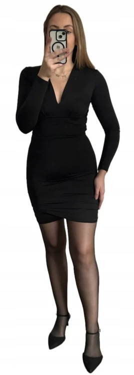 Czarna koktajlowa krótka dopasowana sukienka marszczenia dekolt V- VELLA V
