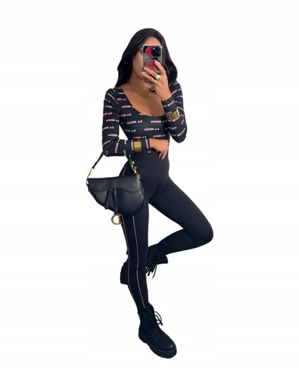 Czarne dopasowane body z napisami logowane długi rękaw La Milla M